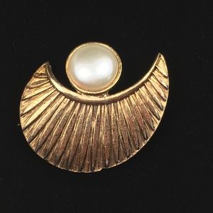 Retro vintage pin / brooch